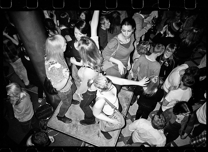 Girls dancing on podium [sat nite]_1_sRGB_(c)NathanBeddows2010