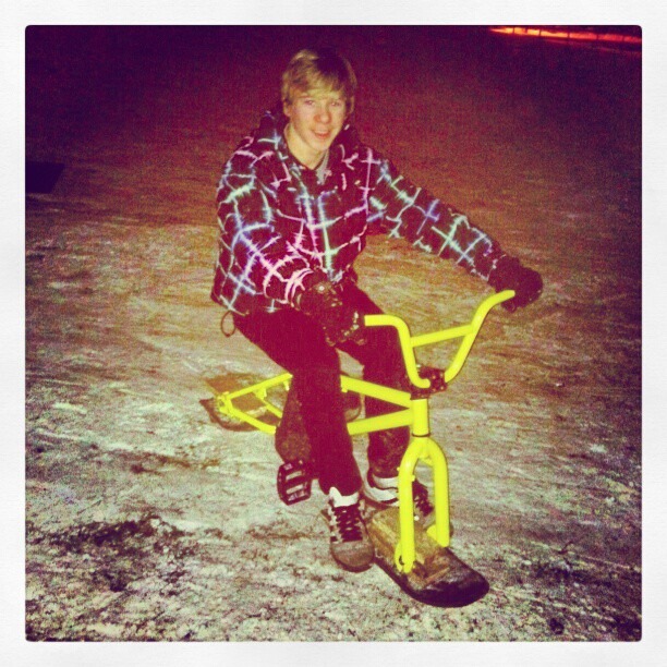 Fan Instagram: Not letting the snow stop him from riding...