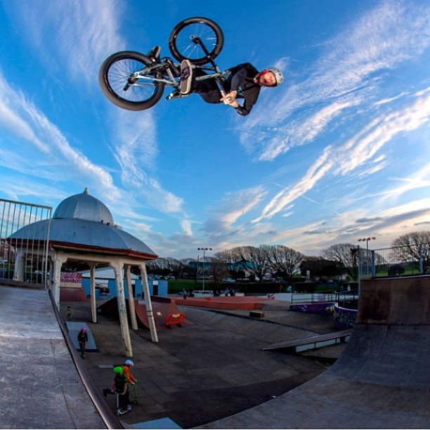Love a bit of very and I love a bit of old Southsea (@webbiebmx)
