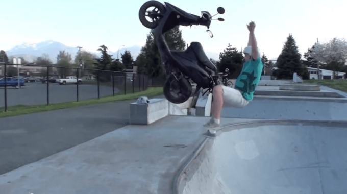 OFF TOPIC - Mopeds riding skateparks with hilarious results