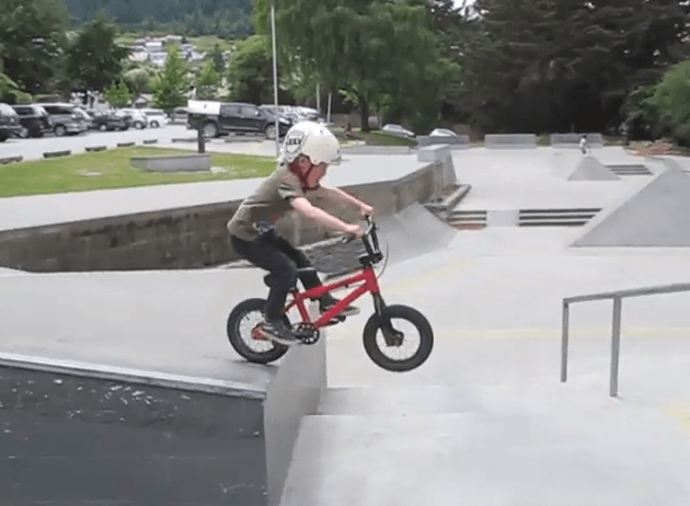 Four year old BMX twins ripping it up on mini Cults