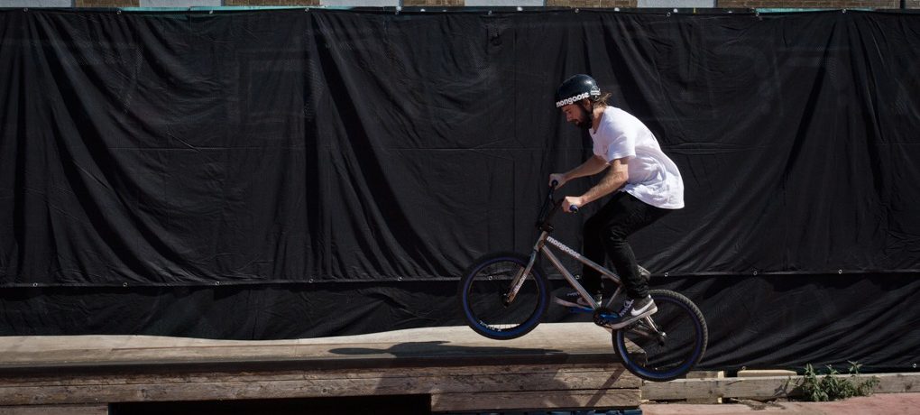 You want to be aiming your front wheel towards the top of the ledge but this time you don’t need to tuck up as much in the hop. The slight angle you’ve approached the ledge will mean your front wheel will go over the top of the ledge, whilst your back end will meet up with the edge you’re going to grind.