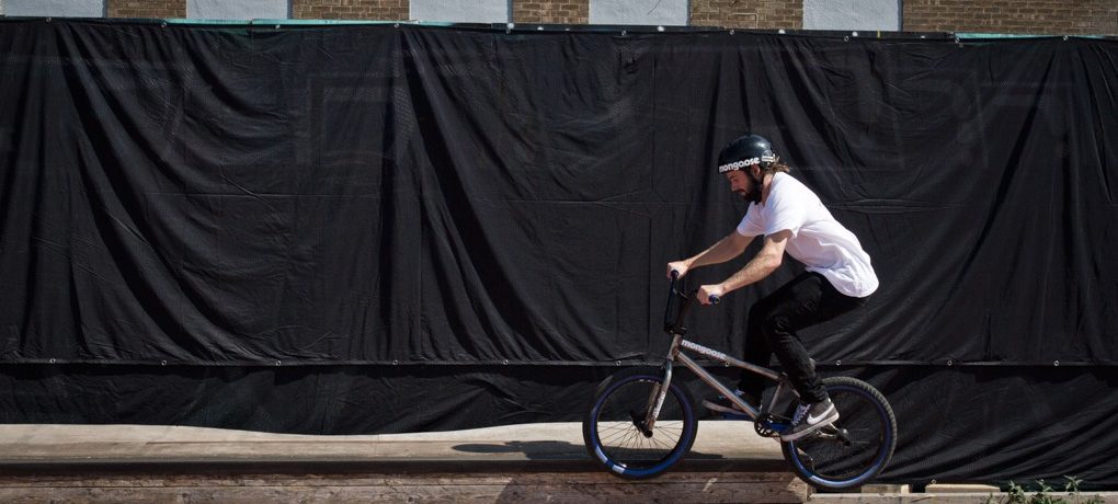 As you hop, aim the pegs towards the ledge by pushing the bike towards your grind side slightly. Try and get the pegs on at the same time and smooth as possible (this’ll help keep
your momentum).