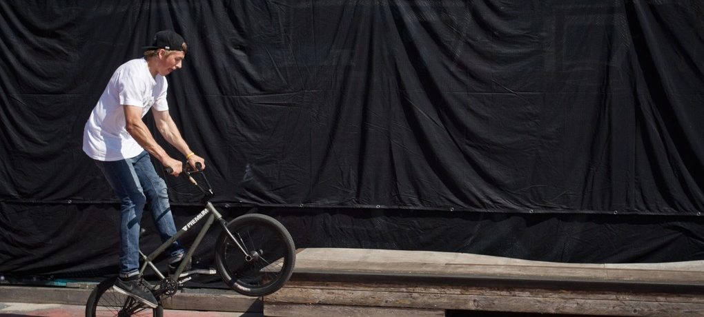 Approach the ledge with a little more speed than if you were doing a regular feeble.