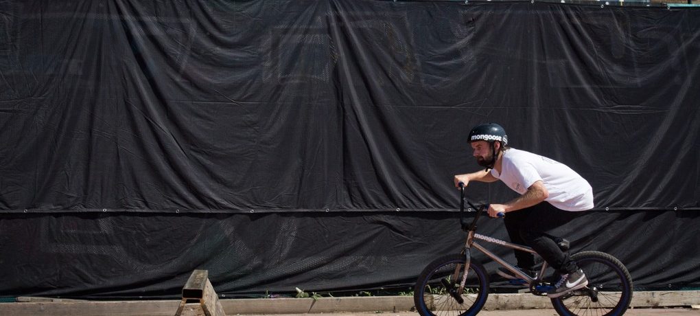 Firstly, find a smooth bit of flat ground. Approach your spot a bit quicker than walking pace. As you get within a couple
of bike lengths of it, start carving into your spin. This needs to be more than you would for a 180, but not so much that it jackknifes you as you hop.