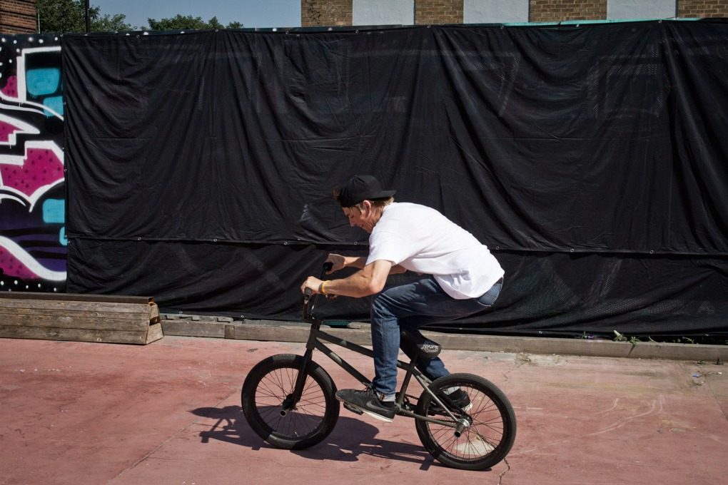 There can be a tendency to catch the bars right at the last minute, as the bike touches down. Whilst it’s tempting to do this, it’ll get you nowhere when it comes to doing them down bigger drops. Keep practising, catch the bars whilst you’re still in the air, land smoothly and roll away clean.