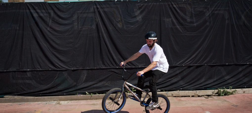 Carve into the spin like you would with a normal 180.
