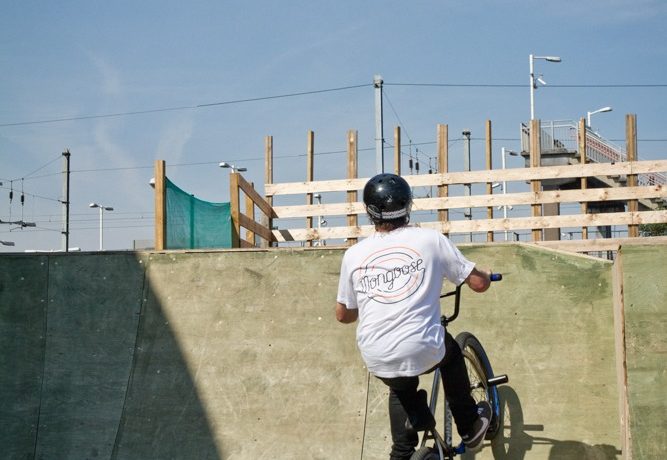 To begin with, hit the ramp almost straight on, you can carve into barspins, but to begin with it’s probably best if you don’t travel across the ramp too much and just concentrate on getting the bars around.
