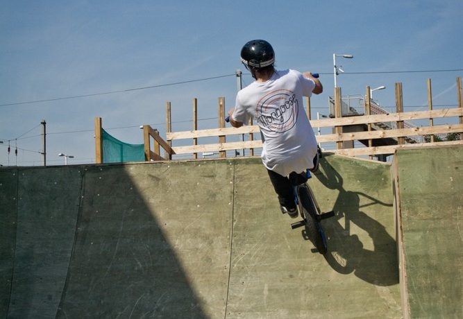 As you take off pull the bars back into your lap. You want to get in this position whilst you’re still on your way up.