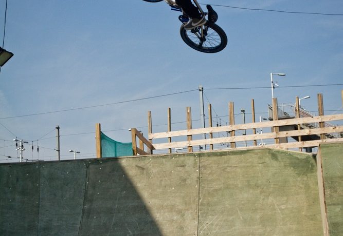 As you can see in the photo, the bars are almost locked in position. Lean forward to stop the bars falling away. Before you take your hands off, get used to being in this position for a few airs. You can work up to taking your hands off by taking them off a little, or one hand at a time