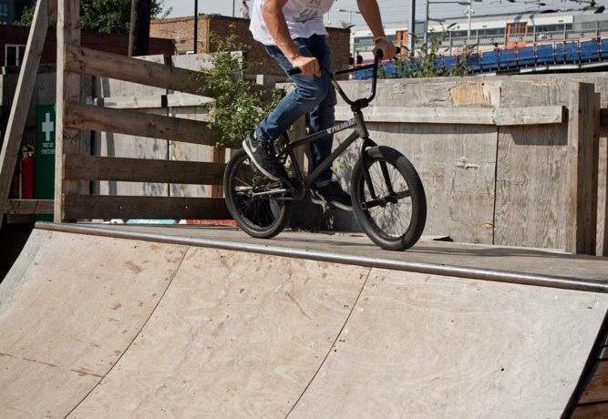 You need to be almost parallel to the coping, a slight angle towards it will help when you come to drop in. A bit of speed will help your balance too. If you go too slow you might lose your balance. As you set off, put a good solid crank in to get you on your way.