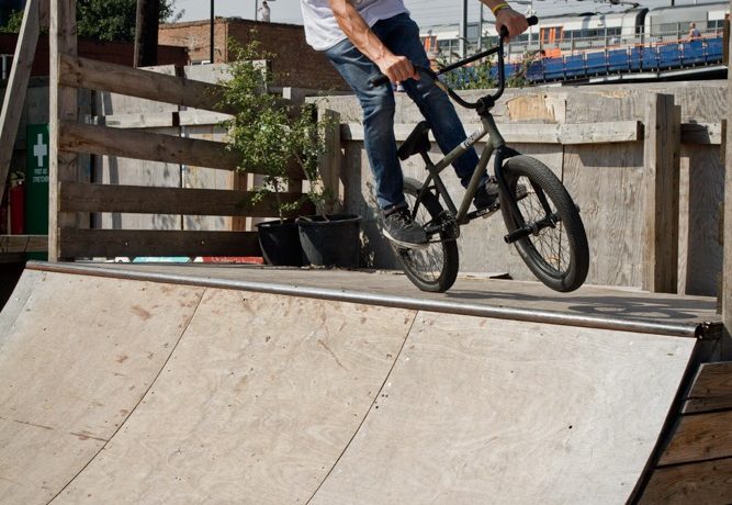 As you come to the edge of the ramp, lift your wheel slightly, over the coping and aim it down into the ramp. It’s important to get over the coping. If you’re too parallel your tyre might catch in the groove where the deck meets the coping, so make sure you’ve got that slight angle.