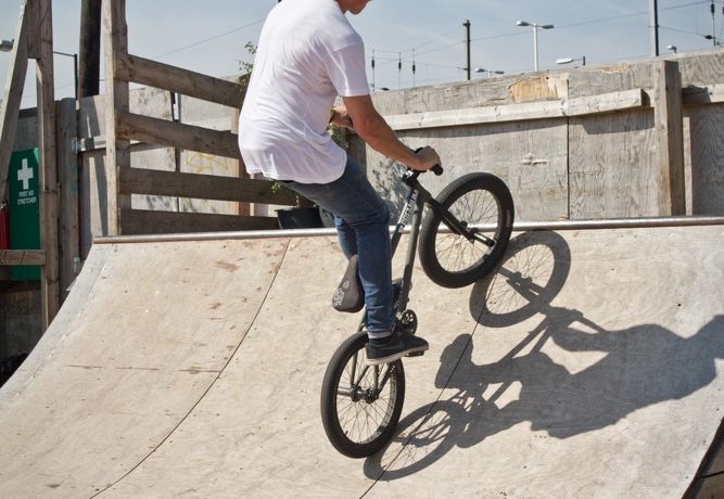 As you get to the top of the ramp, start to carve your normal way. Don’t pull out at all; let the bike drift towards the deck.