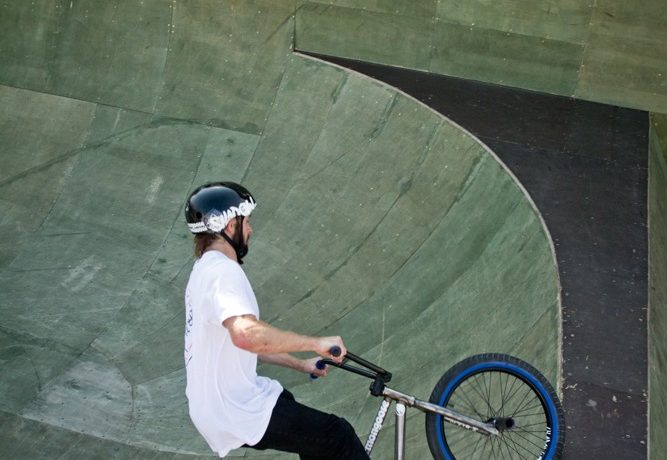 It can help if you carve up the ramp a little as opposed to just going straight up the ramp and spinning. This’ll send you across the spine instead of sending you to the flat bottom on the other side.