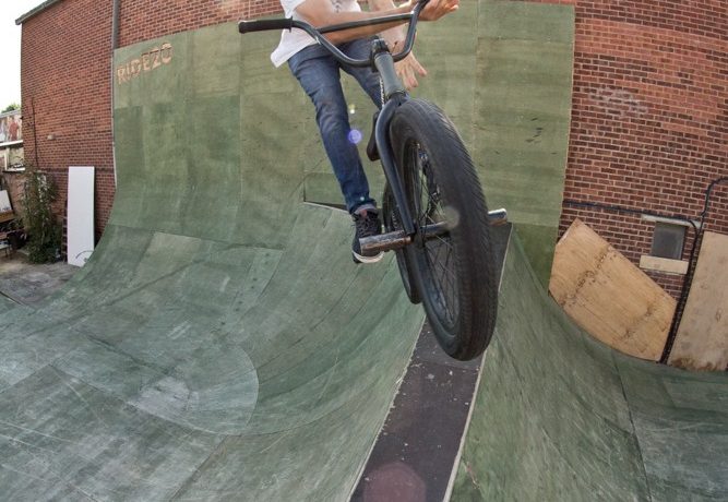 Don’t
let the extra speed put you off though,
stay relaxed and loose enough to take the backwards landing at speed.