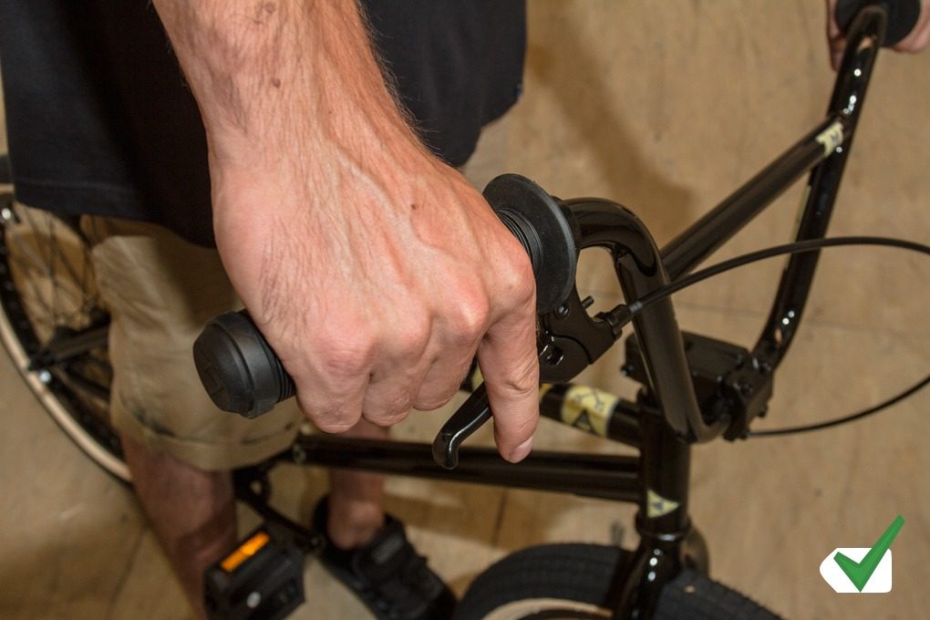 When you’re holding the grips, make sure you have your hands fully wrapped around. If you’re running a brake (which is advised if you’re just getting started), one or two fingers will be enough to pull the lever. Any more will give you less grip on the bars and therefore make your hands liable to slip off.