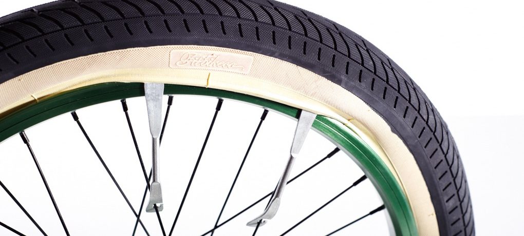 HOW TO FIX A PUNCTURE: Push the tyre into the middle of the rim. If you can’t remove the tyre with your hands, get a pair of tyre levers and hook it under the beading of the tyre, avoiding nipping the tube against the metal. Work them carefully around the rim.