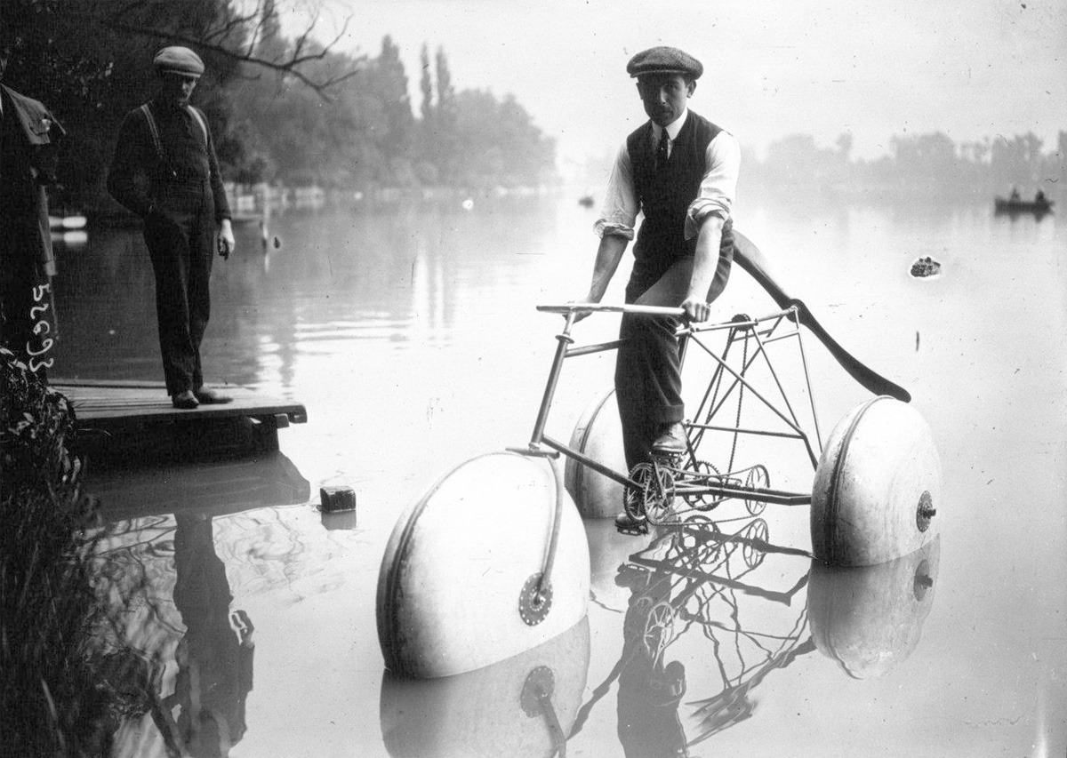Water bike contest from 1914