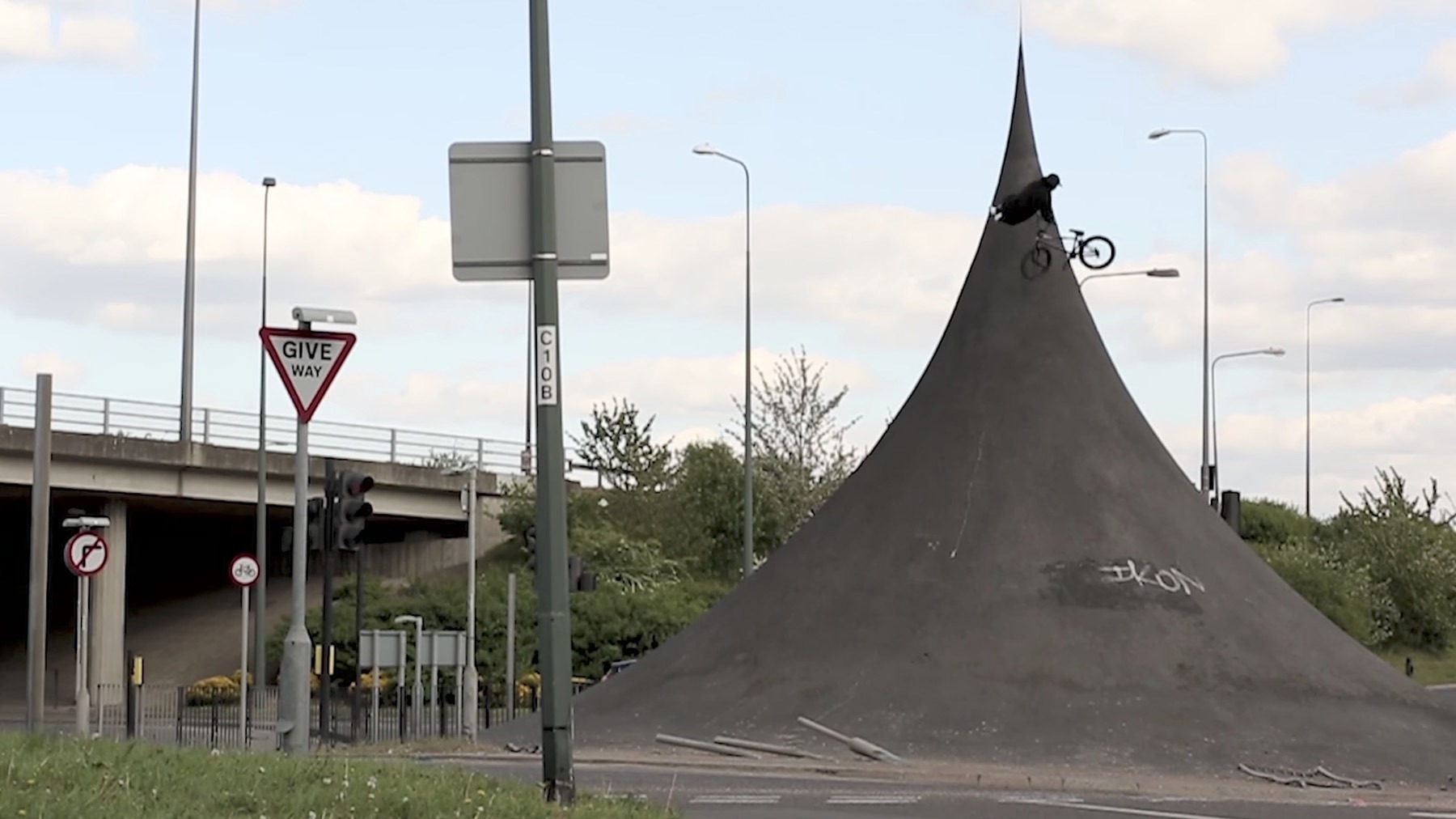 SHADOW CONSPIRACY: Ollie Shields - Welcome to the Team