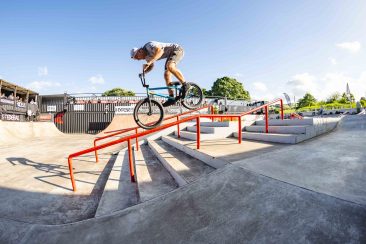 Ross Dunbar, gap to nosey on the second half of the kinked rail